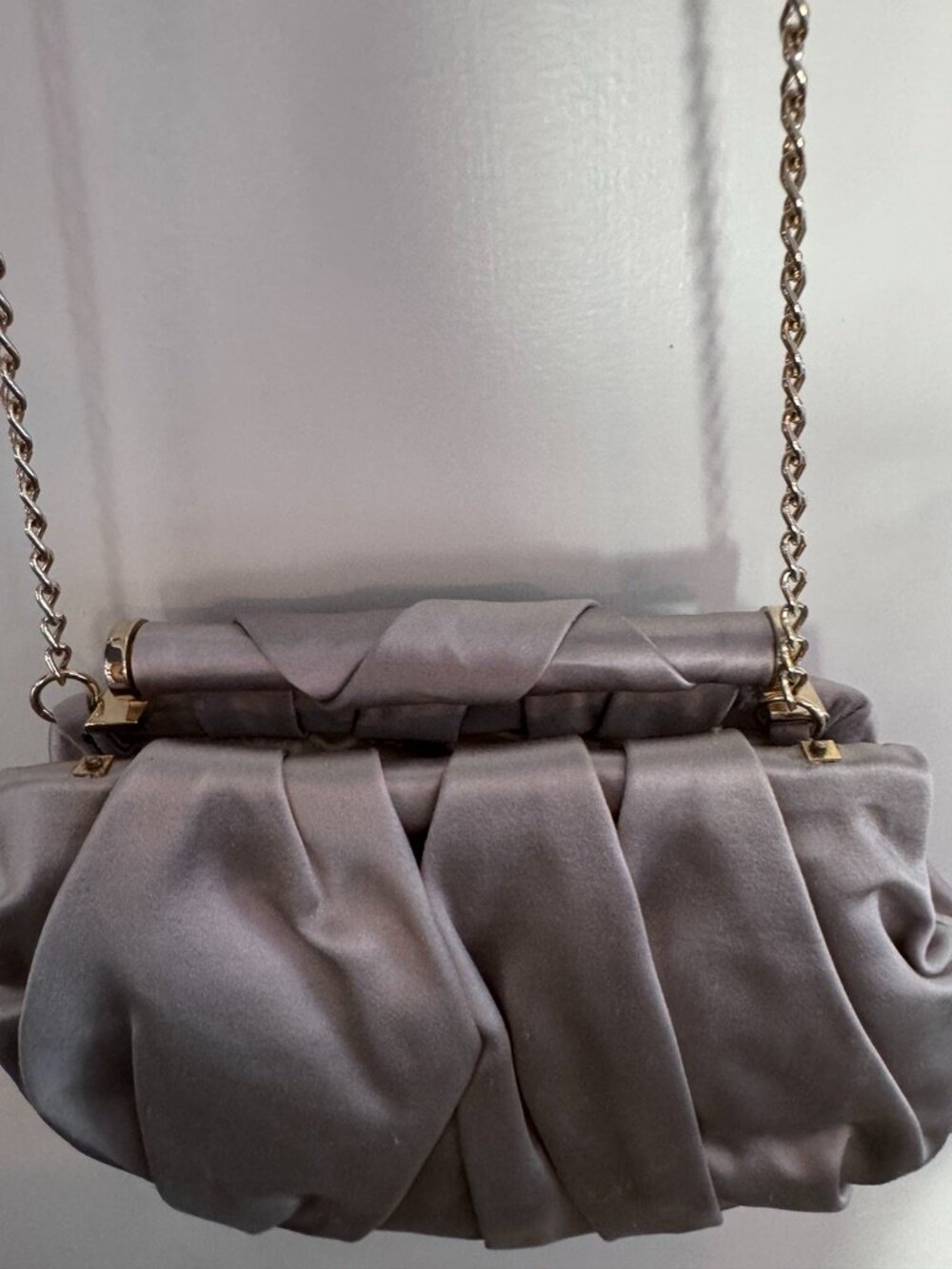 Stuart Weitzman Vintage Pleated Satin Evening Clutch w/Gold Chain, Gray/Silver - Picture 4 of 9